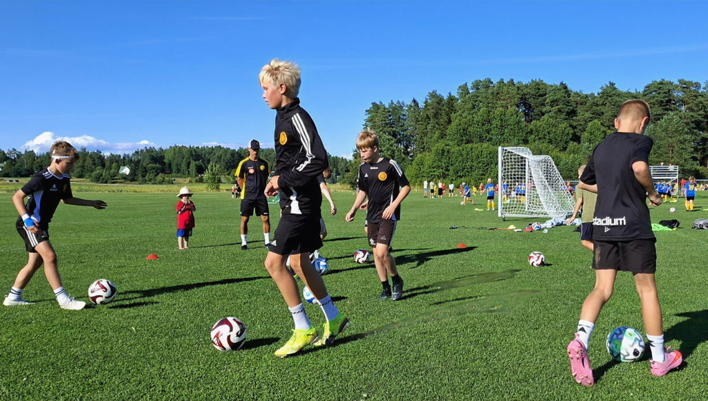 KSF pojkar övar till Gräsplanscuppen.